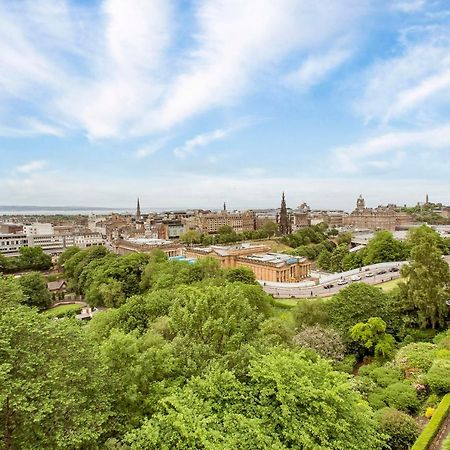 Luxury 3-Bedroom Apartment With Stunning Views At Ramsay Garden Edimburgo Esterno foto