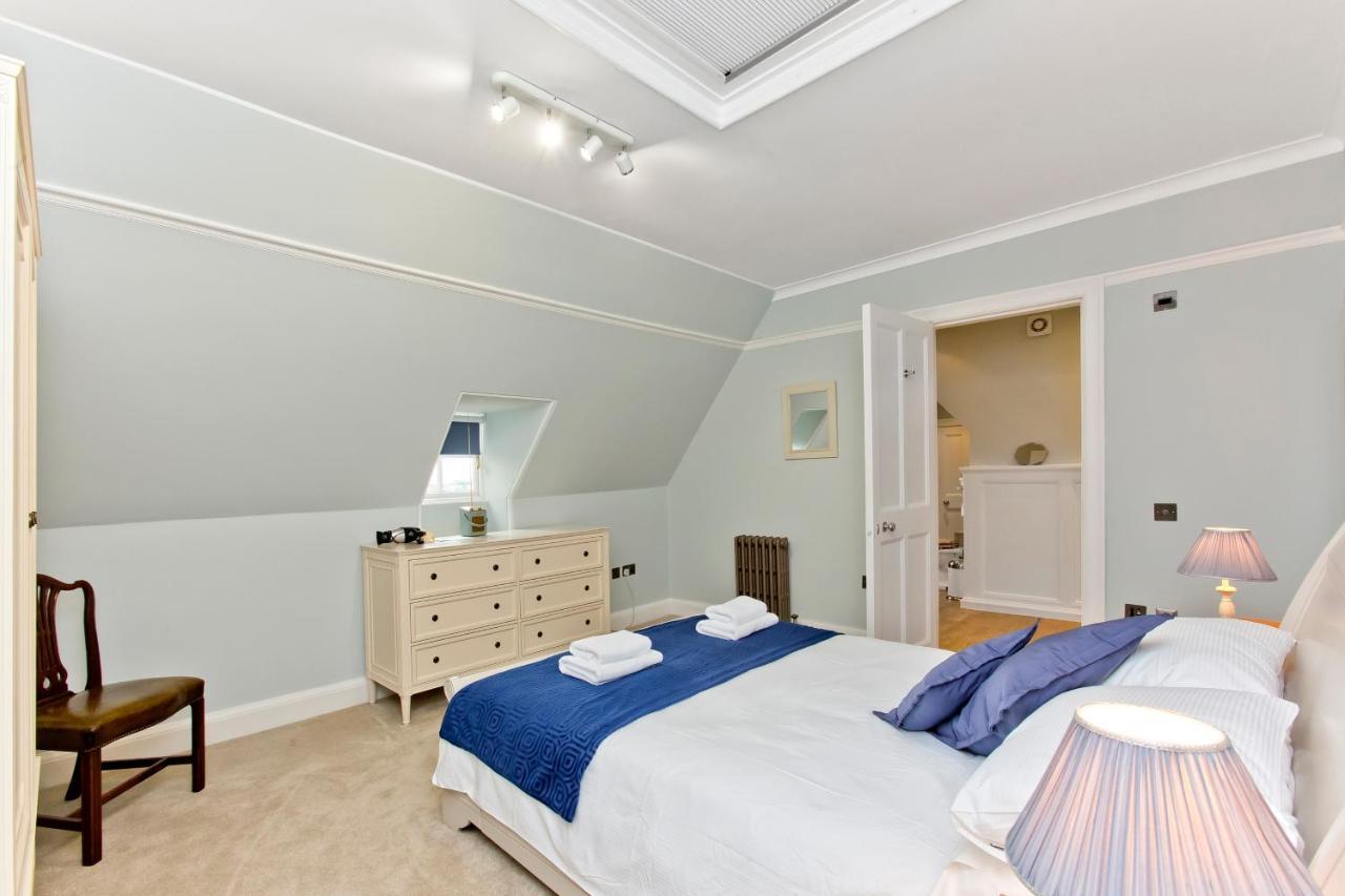 Luxury 3-Bedroom Apartment With Stunning Views At Ramsay Garden Edimburgo Esterno foto
