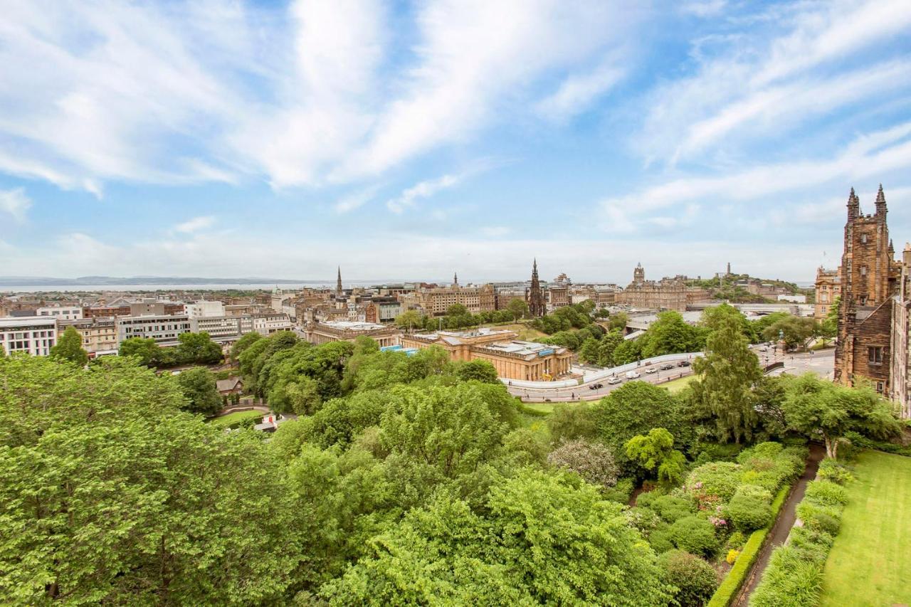 Luxury 3-Bedroom Apartment With Stunning Views At Ramsay Garden Edimburgo Esterno foto